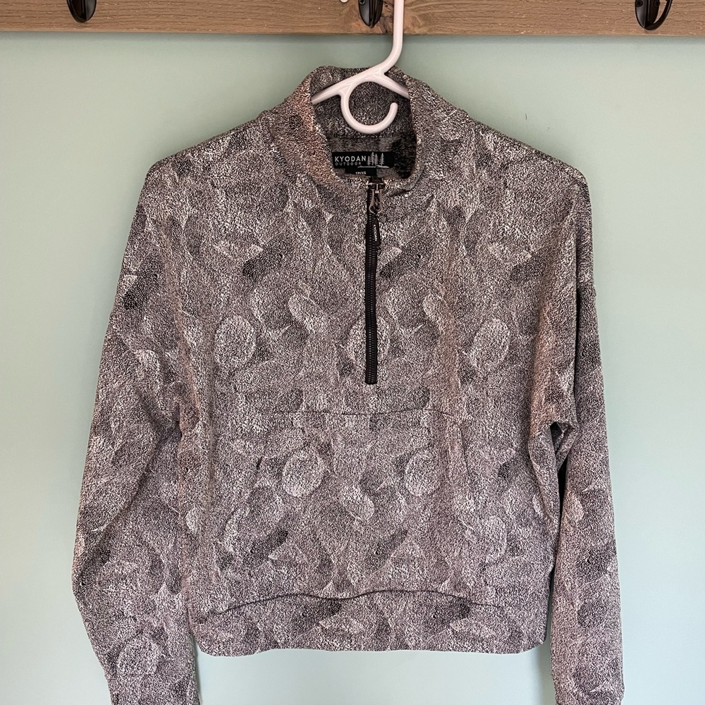 Kyodan Outdoor Half Zip Black and Gray Sweater. Cozy and perfect for cool days.